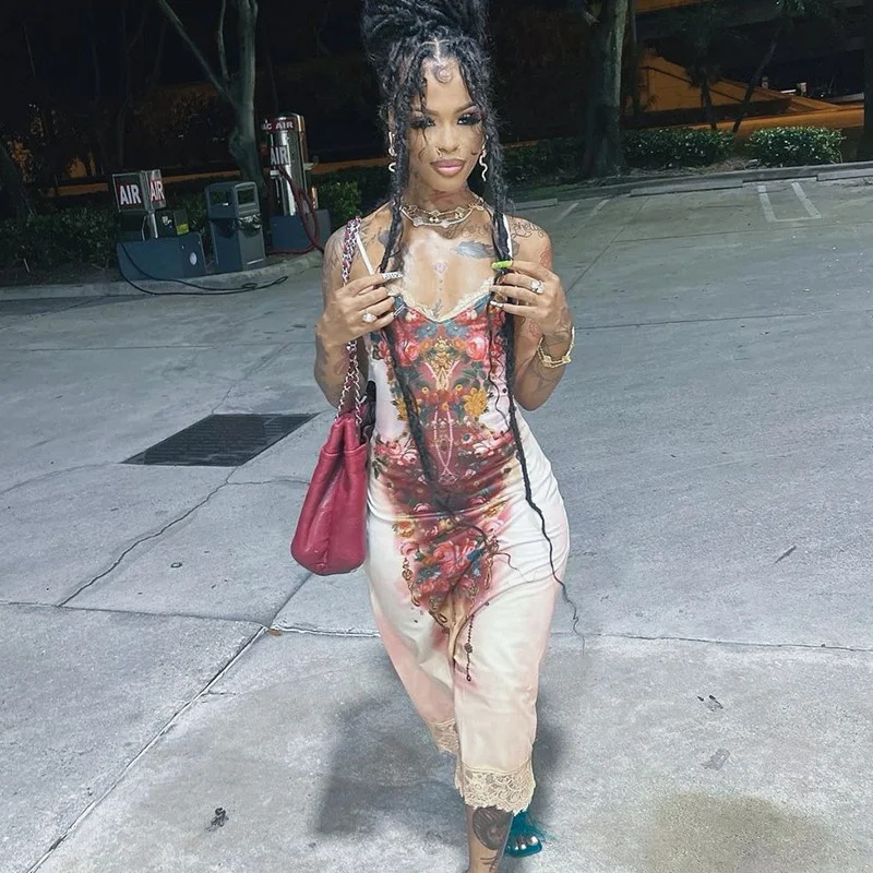 Abito in pizzo stampato con spalline sottili, leggero e femminile, perfetto per serate speciali, comodo da indossare, esalta la tua eleganza. — foto 2
