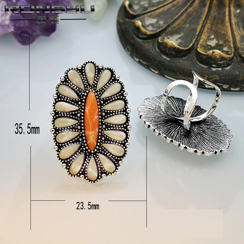 Anel Exagerado Retrô em Prata 925 com Jade Branco Colorido e Turquesa. Um acessório que adiciona um toque de ousadia e estilo. — foto 4