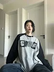 Damen-T-Shirt mit langen Ärmeln und Übergröße im amerikanischen Stil in Schwarz und Grau — foto 10
