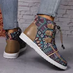 Botas casuais femininas quentes e estilosas. Perfeitas para o inverno, oferecem conforto e moda. Mantenha-se aquecida e elegante em qualquer ocasião. — foto 1