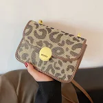 Bolsas coreanas de moda de rua Estilo coreano, design moderno e elegante. Perfeitas para o dia a dia, com amplo espaço interno e alta durabilidade. — foto 4