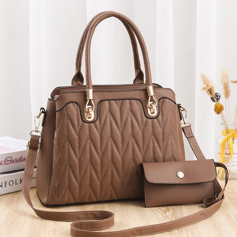 Bolsa de mão bordada com padrão de diamante e grande capacidade, ideal para quem busca moda e espaço para seus pertences com elegância. — foto 8