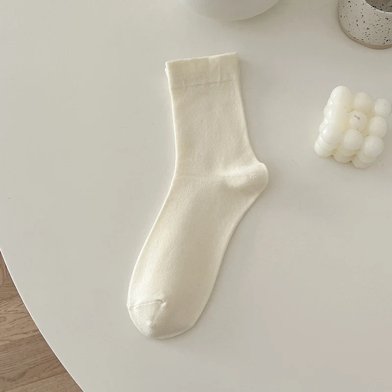 Title 1, White Stacked Loose Mouth Socks Offer Unrestric...