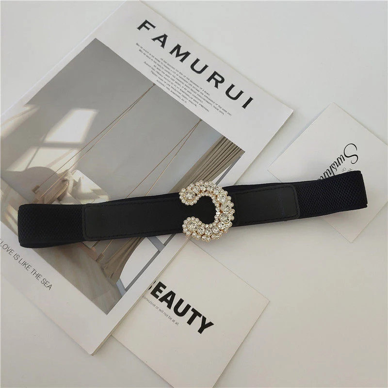 Title 1, Cintura fina com fivela semi oval com diamante ...