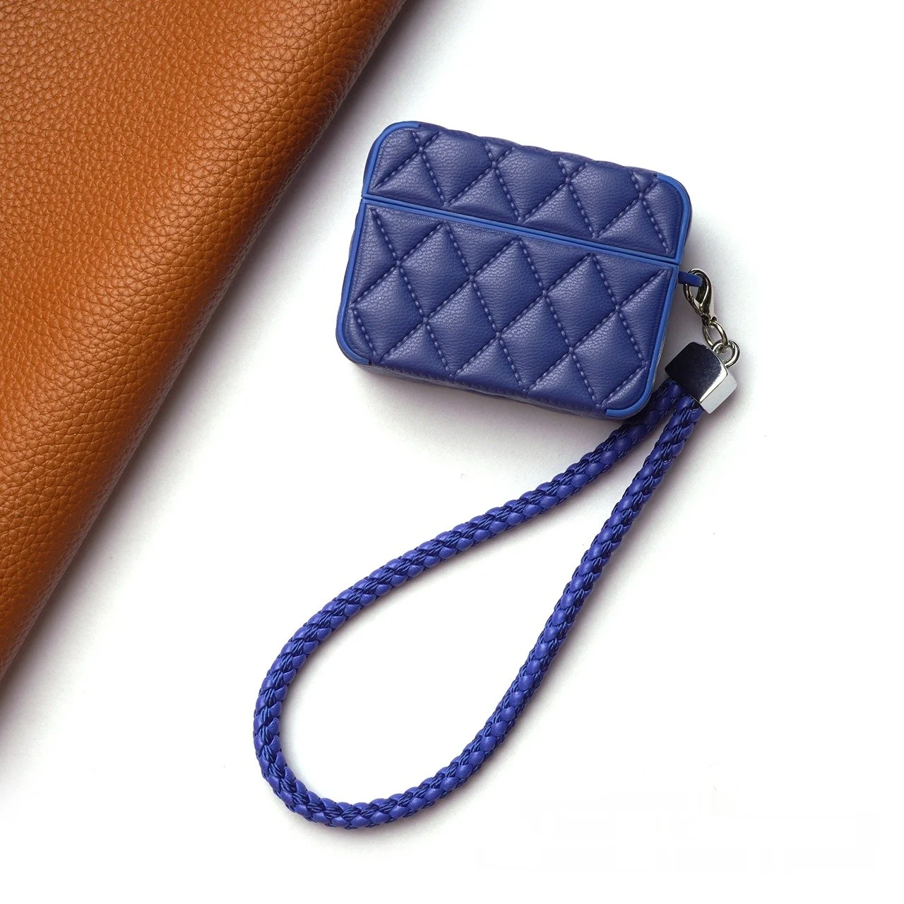 Diamond Grid Down Jacket Earphone Sleeves Stay warm and connected. Experience ultimate comfort and style with this versa — photo 13