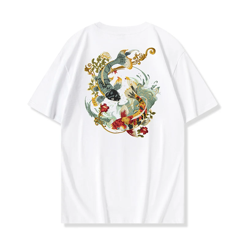 Camiseta solta bordada com flores de koi e manga curta para meninos. Conforto e estilo em uma peça única e perfeita para o dia a dia. — foto 1