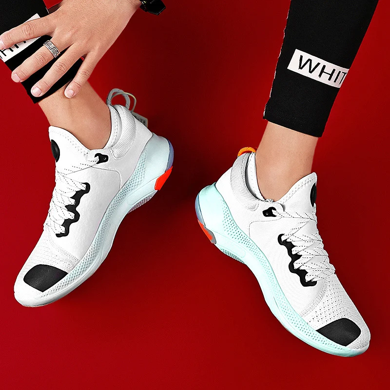 Duże, lekkie modne sneakersy, buty w trendach. Wygodne i stylowe obuwie damskie. Idealne na co dzień, zapewniające komfort i modny wygląd. — zdjęcie 5