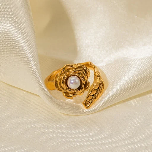 Title 4, Anel de aço inoxidável banhado a ouro 18K estil...