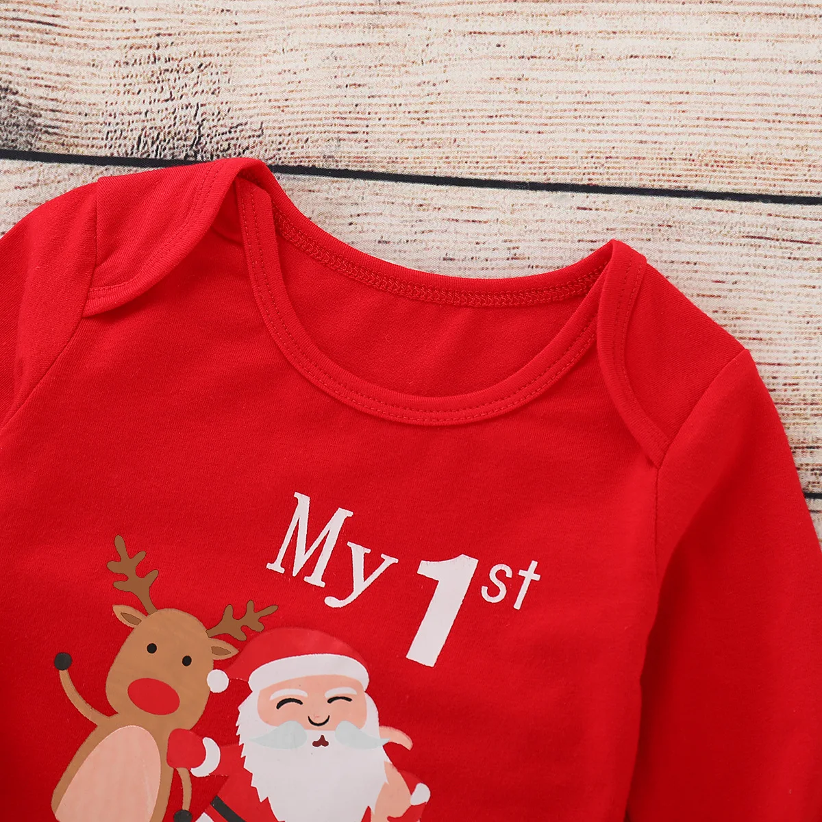 Mono navideño infantil de manga larga ideal para la temporada festiva. Mantén a tu hijo abrigado y cómodo con este divertido y práctico diseño. — foto 4