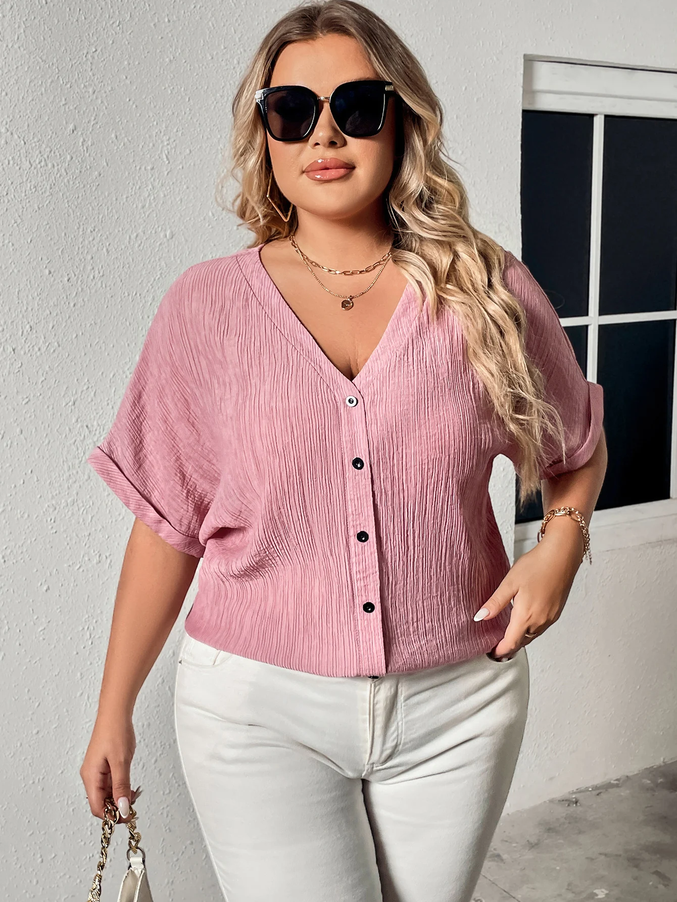 Camisa de lino con cuello en V, botones, suelta y adelgazante, manga corta, ideal para un look fresco y cómodo en verano. — foto 12