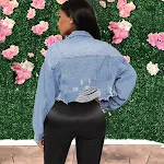 Jaqueta Jeans Curta Feminina Elegante Peça Essencial para o Guarda-Roupa Moderno Ideal para Looks Despojados e Cheios de Estilo. — foto 8