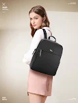 Mochila feminina para negócios, grande capacidade. Organize tudo com estilo e praticidade. Ideal para trabalho e viagens. Leve seus pertences com segurança. — foto 7