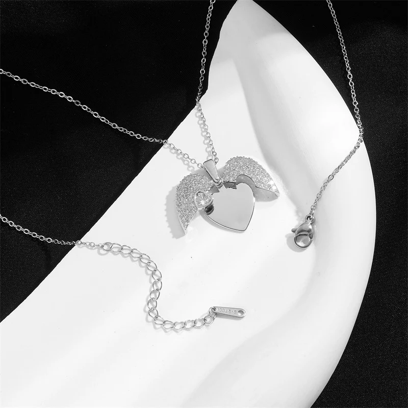 Colar feminino de coração e borboleta em aço titânio ajustável, um acessório romântico e charmoso, perfeito presente. — foto 11