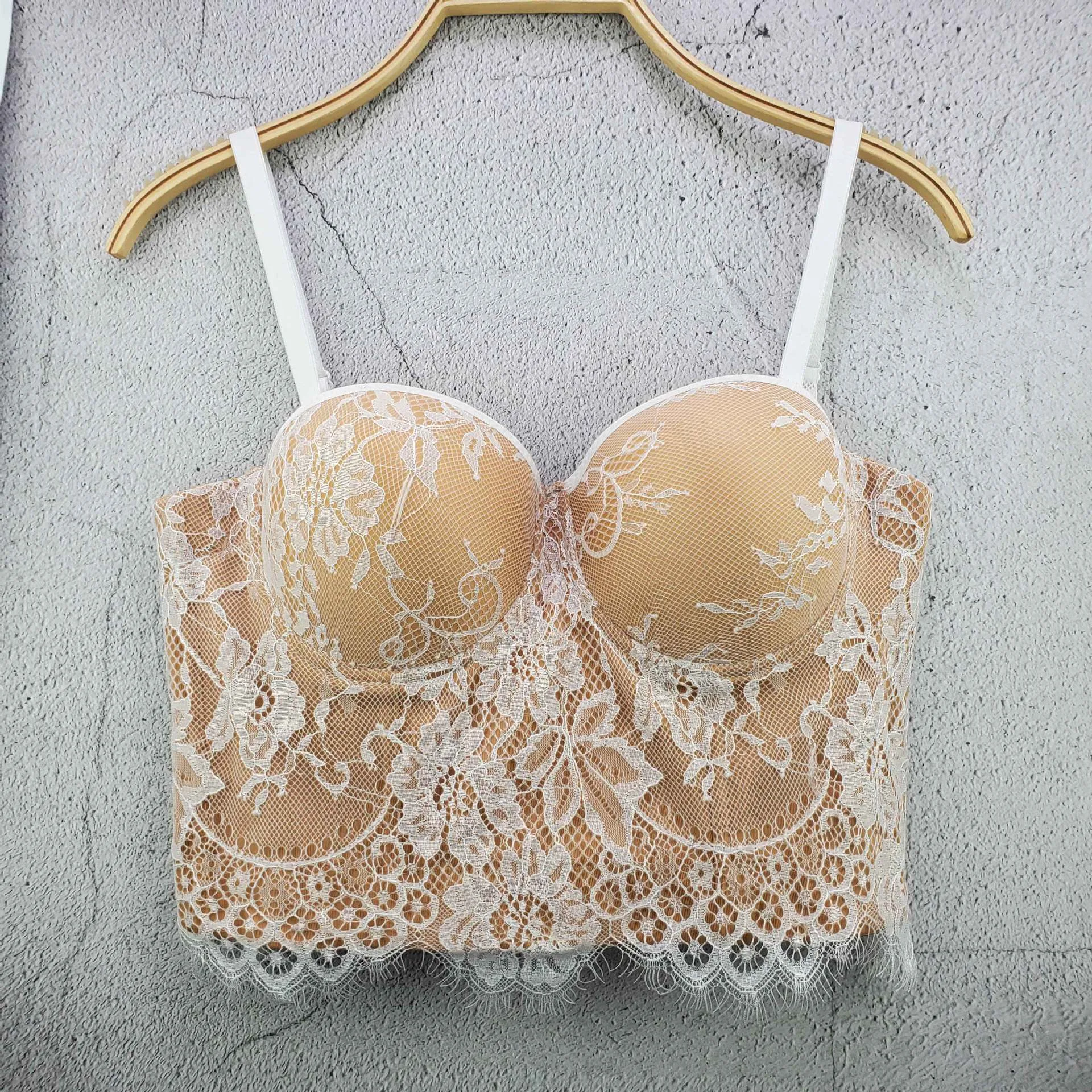 Top de acero con aros y copa pequeña para realzar el pecho, diseño envolvente, cómodo y con soporte, ideal para un look elegante y favorecedor. — foto 1