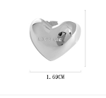 Anel feminino de coração de amor tridimensional prateado. Demonstre seu carinho com este anel elegante e romântico. Joia perfeita para presentear. — foto 1
