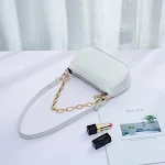 Bolsa de mão com corrente e ombro único com estampa de axila. Leve seus itens essenciais com estilo e sofisticação, perfeita para um visual moderno. — foto 9