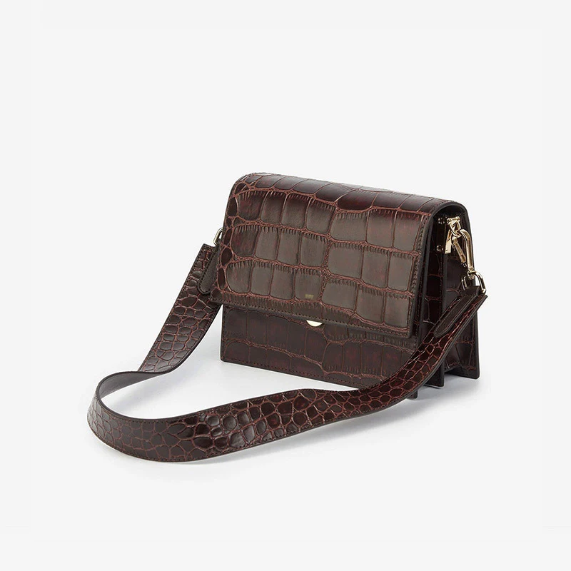Bolsa de ombro texturizada com alças largas para conforto e praticidade. Ideal para o dia a dia, espaçosa e elegante. — foto 2