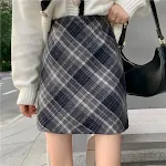 Saia Xadrez Feminina de Lã Cintura Alta para um Look Sofisticado. Modelagem que Valoriza a Silhueta e Oferece Conforto. Perfeita para diversas ocasiões. — foto 3
