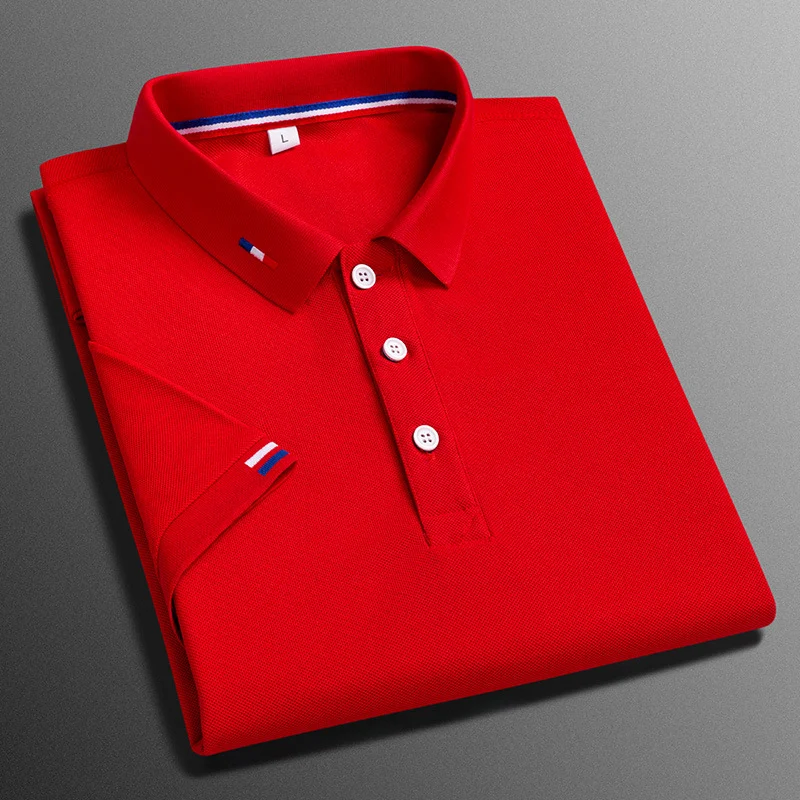 T-shirt in cotone con ricamo sul revers e maniche a mezza lunghezza, perfetto per un look casual ed elegante, comodo e fresco. — foto 9