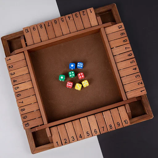 Title 6, Jogo de tabuleiro de madeira com quatro lados d...