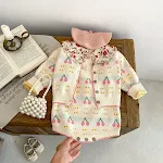 Abrigo de punto con estampado de cerezas, versátil y encantador. Perfecto para cualquier ocasión, un abrigo que combina calidez y estilo a la perfección. — foto 6