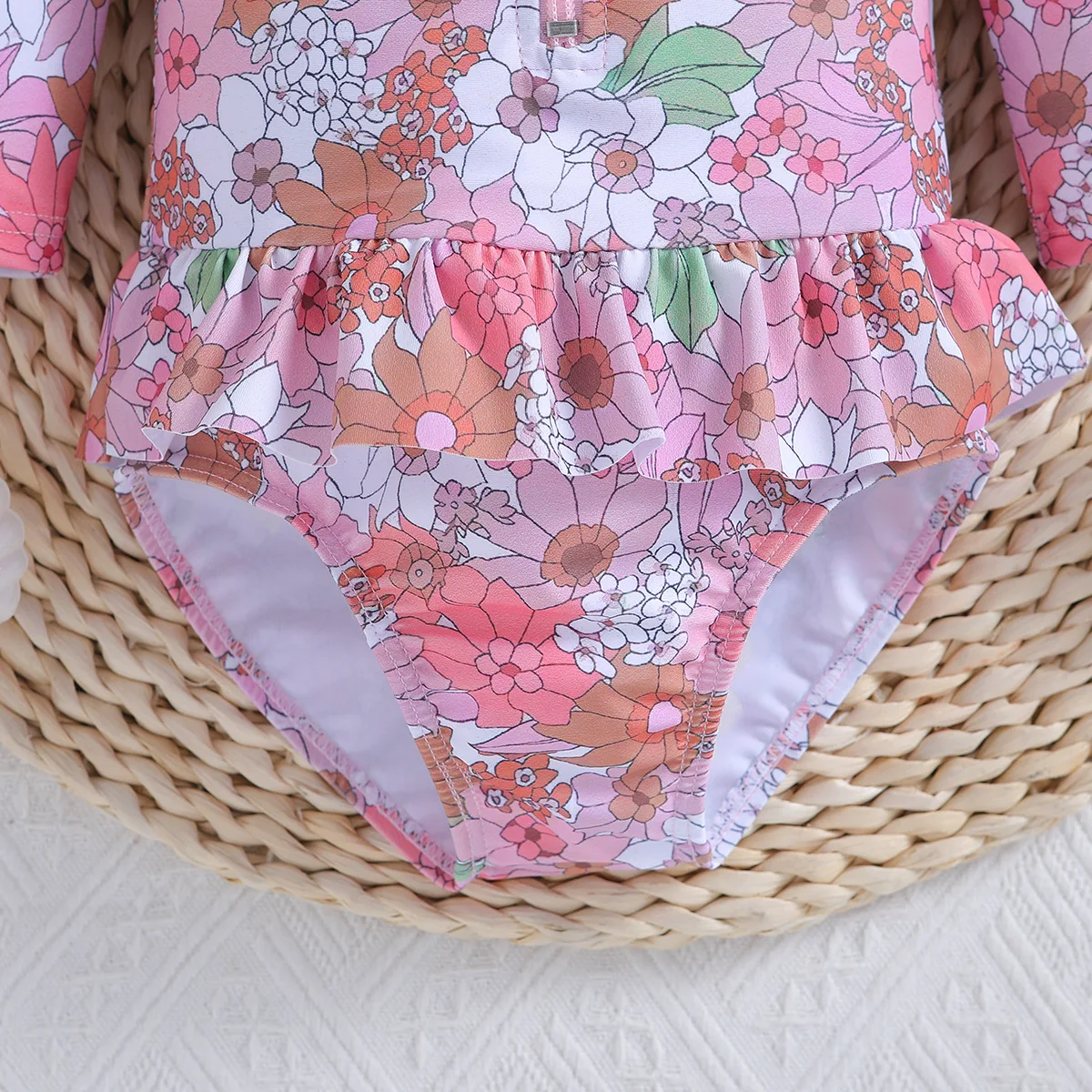 Maiô infantil de manga longa com estampa. Conforto e proteção solar para crianças nadarem e brincarem na praia ou piscina com estilo. — foto 16