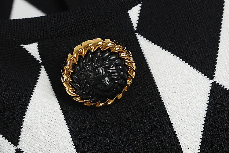 Title 4, Black and White Diamond Plaid Lion Buckle Knitt...