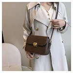 Bolsa Feminina Crossbody Simples de Ombro Quadrada Pequena Ideal para Levar o Essencial com Elegância Prática e Confortável Perfeita para o Dia a Dia — foto 20