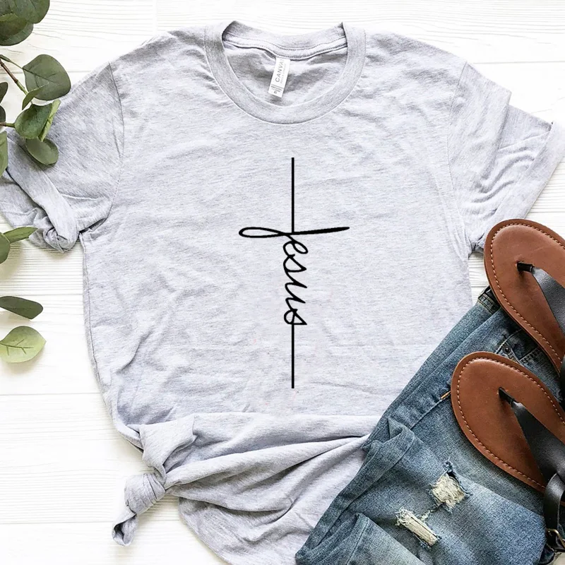 T-shirt da donna comodo ed elegante, perfetto per l'uso quotidiano. Traspirante, morbido al tatto, ideale per ogni occasione. — foto 1