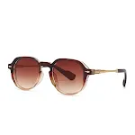 Trendy Street Photo Modern Charm Retro Sunglasses. Stylish retro design for everyday wear, ideal for street photography — photo 13