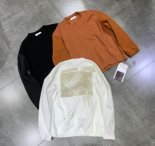 Title 3, Spliced fabric back and letter print long sleeves