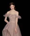 Vestidos para Anfitriãs de Reuniões Anuais, Aniversários, Noivas e Jantares de Casamento. Elegância e beleza para celebrar. — foto 11