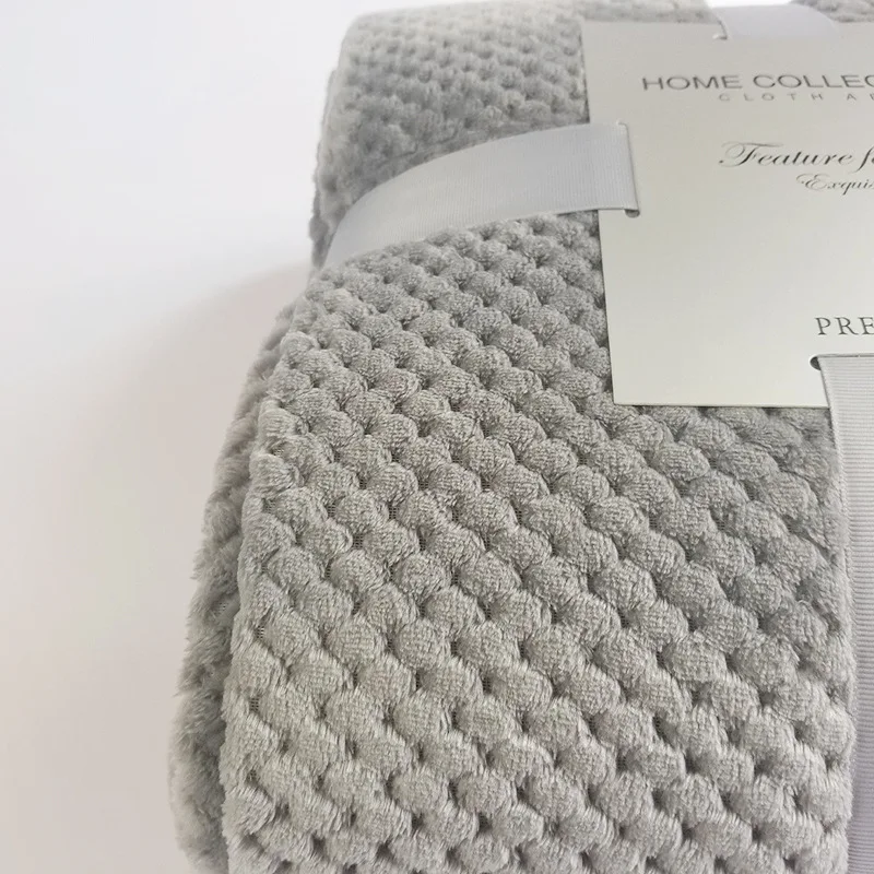 Serviette en velours corail en maille de couleur unie, douce et absorbante, idéale pour la salle de bain, la plage ou la salle de sport, séchage rapide et luxueux. — photo 4