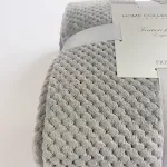 Serviette en velours corail en maille de couleur unie, douce et absorbante, idéale pour la salle de bain, la plage ou la salle de sport, séchage rapide et luxueux. — photo 4