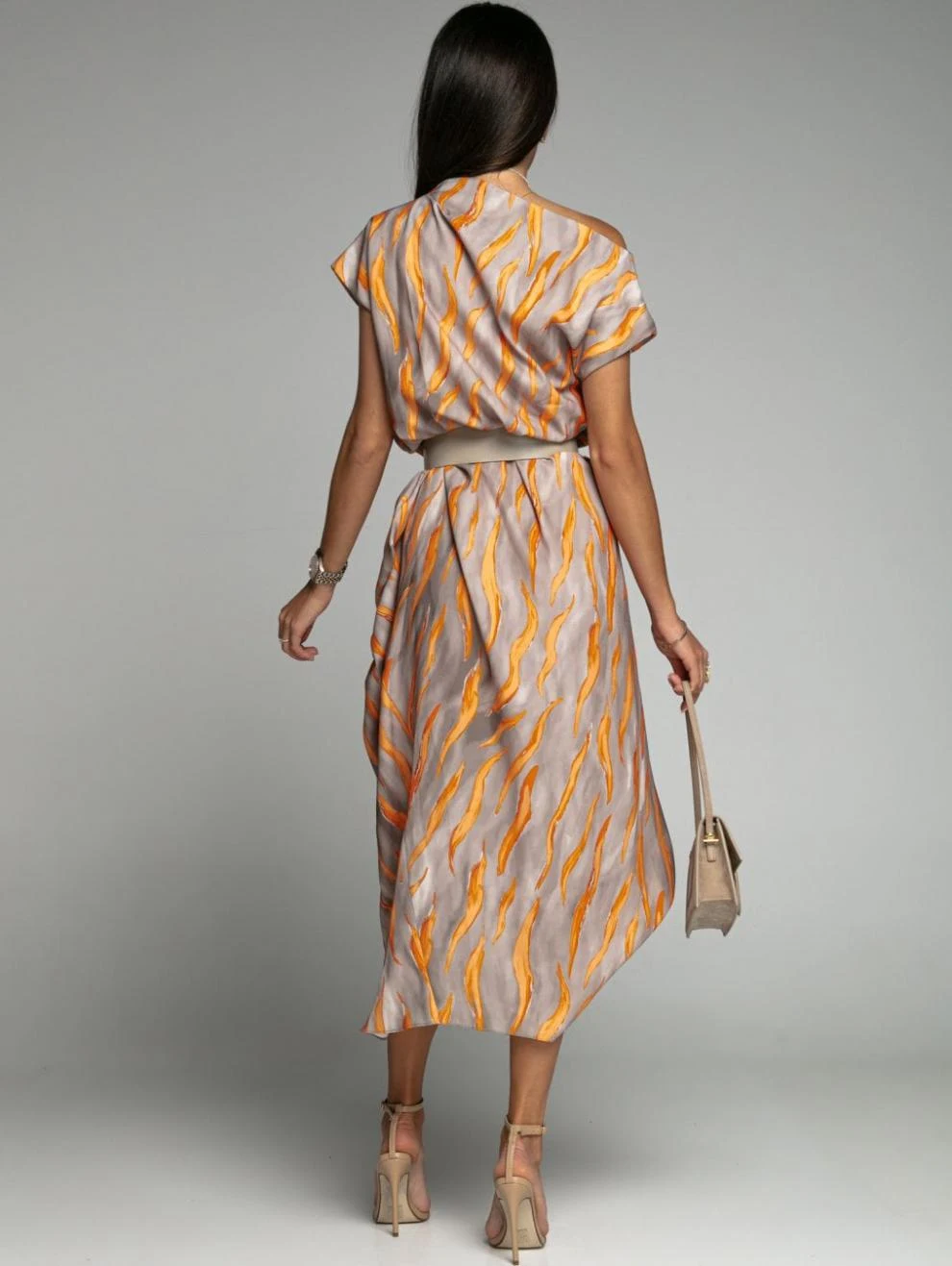Vestido feminino de manga curta com estampa listrada, ideal para o verão. Confortável e estiloso, perfeito para um visual casual e moderno. — foto 2