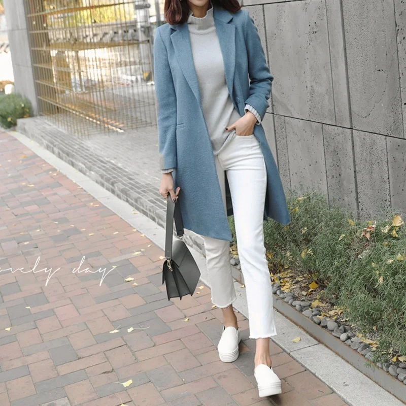 Calça jeans branca feminina folgada reta com cintura alta elástica, oferece conforto e estilo para um visual moderno e descontraído, ideal para o dia a dia. — foto 1