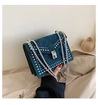 Bolsa feminina nova, corrente, rebites foscos. Messenger de um ombro só, popular, retrô, pequena e quadrada. Perfeita para looks estilosos. — foto 1