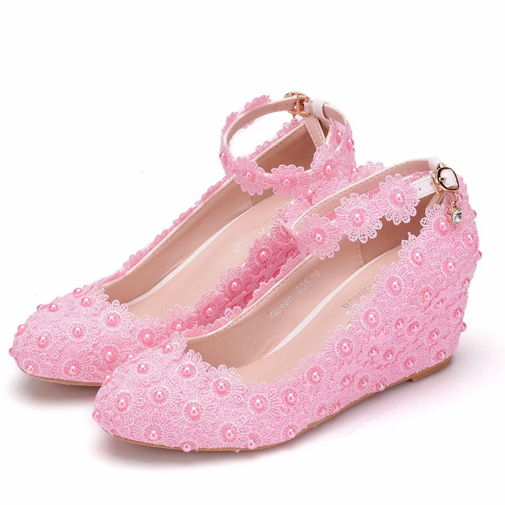 Witte kanten pumps met parels, voor een elegante en verfijnde uitstraling. Perfect voor speciale gelegenheden. — foto 1