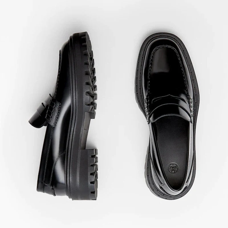 Casual leren schoenen met ronde neus en dikke zool, gemaakt van hoogwaardig rundleer. Biedt comfort en stijl. — foto 1