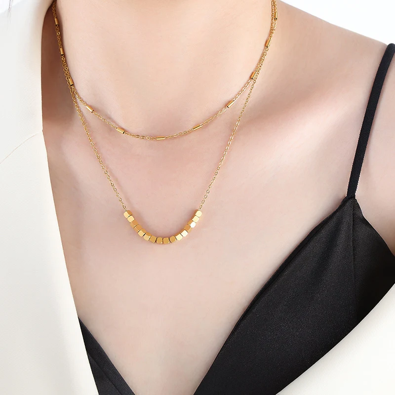 Colar quadrado de metal de camada dupla feminino, um acessório estiloso e moderno, perfeito para adicionar um toque de sofisticação ao seu visual. — foto 4