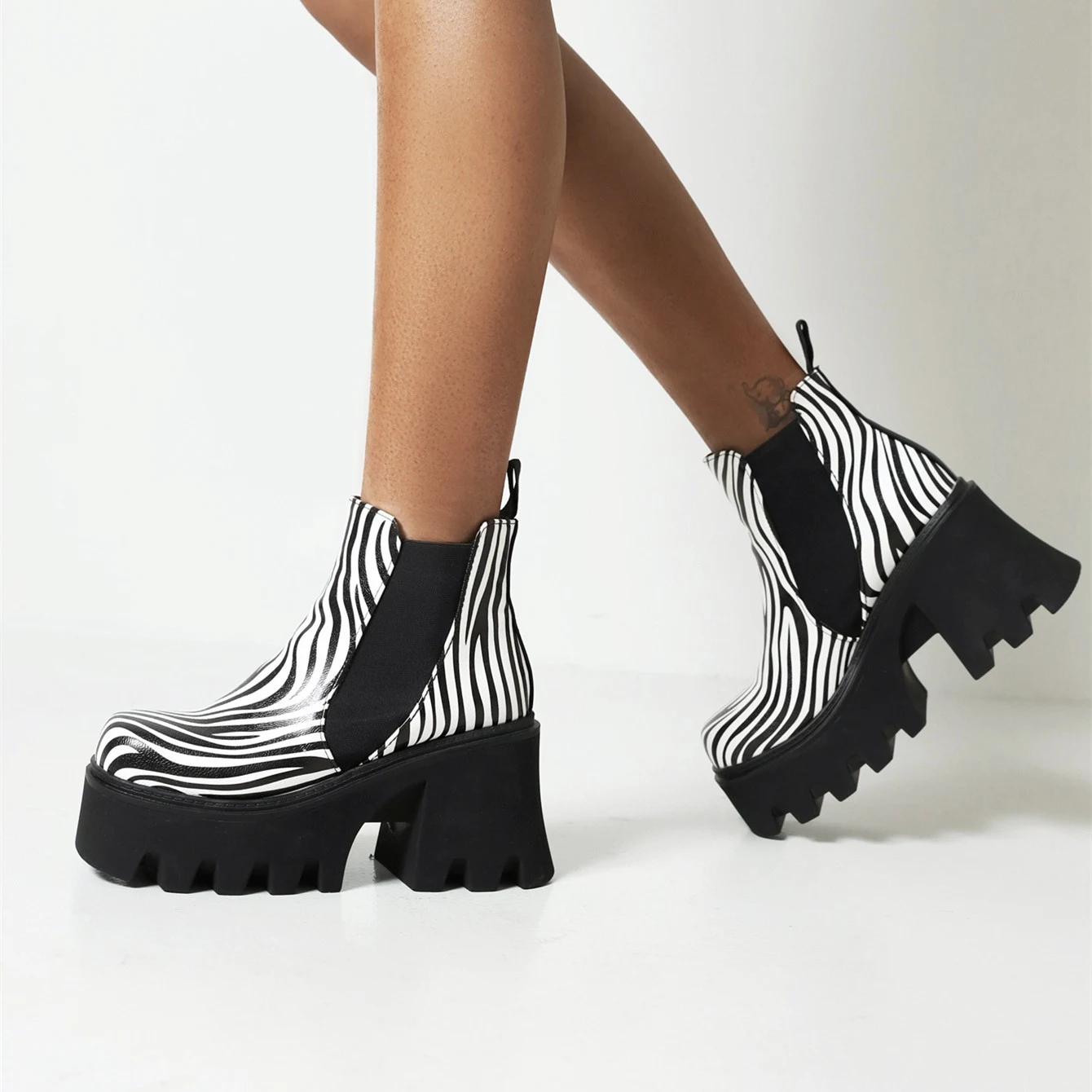 Stivaletti da donna con suola spessa autunno inverno, stile punk. Caldi, comodi e alla moda per un look unico e audace. Acquista ora! — foto 3
