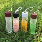 Copo de água de vidro misto fosco colorido. Hidrate-se com elegância e desfrute de suas bebidas favoritas neste copo durável e estiloso. — foto 4