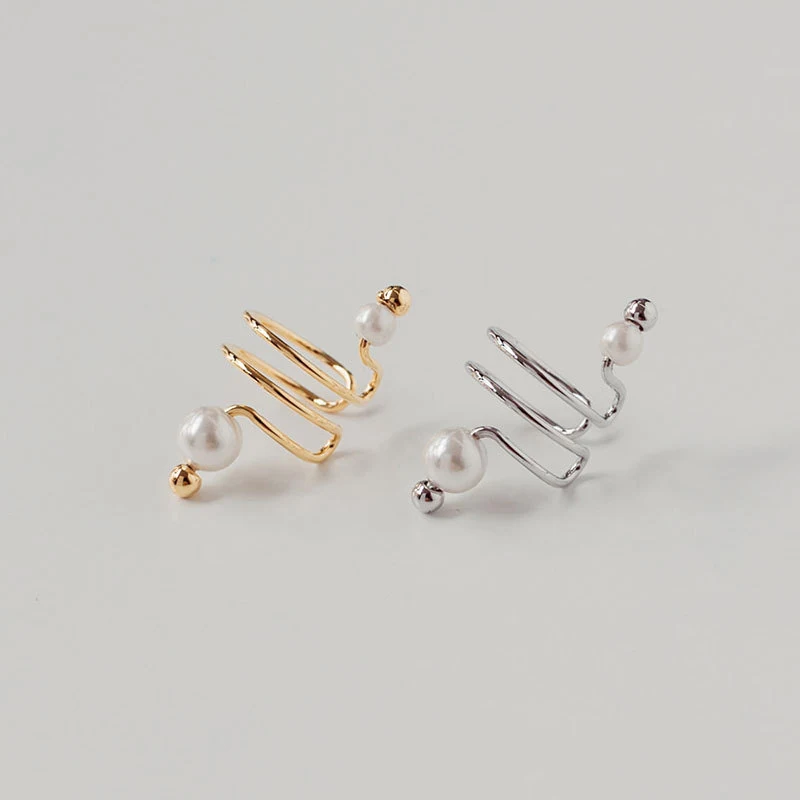 Brincos minimalistas de linha com clip de osso da orelha e pérolas Design elegante e discreto. Proporciona um toque de sofisticação. Ideal para uso diário. — foto 5