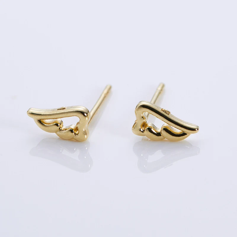 Brincos femininos requintados e pequenos. Adicione um toque de sofisticação ao seu visual com esses brincos delicados e charmosos. Perfeitos para o dia a dia. — foto 30