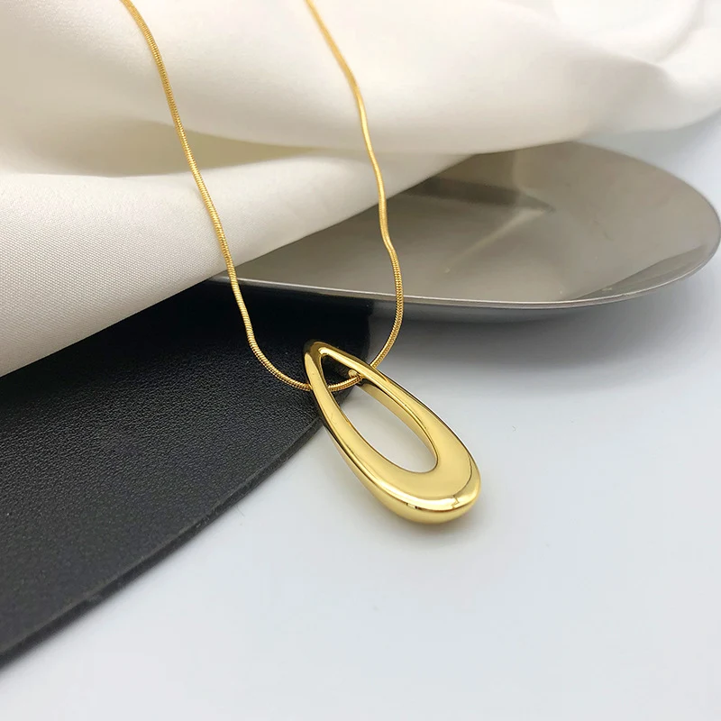 Title 6, Collar de gota de agua europea y americana para...
