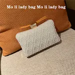 Bolsa Clutch Temperamento Feminina Pérola ideal para banquetes e eventos. Elegância e sofisticação em um acessório. — foto 4