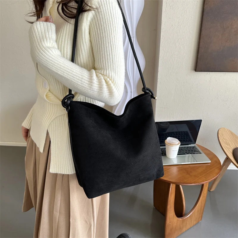 Large Capacity Frosted Suede Fashion Casual Shoulder Underarm Tote Handbag Offers Stylish Convenience for Everyday Use — photo 10