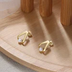 Brincos Shangda de prata esterlina 925 com pérolas barrocas naturais. Elegância clássica e atemporal, perfeitos para uso diário e especial. — foto 7
