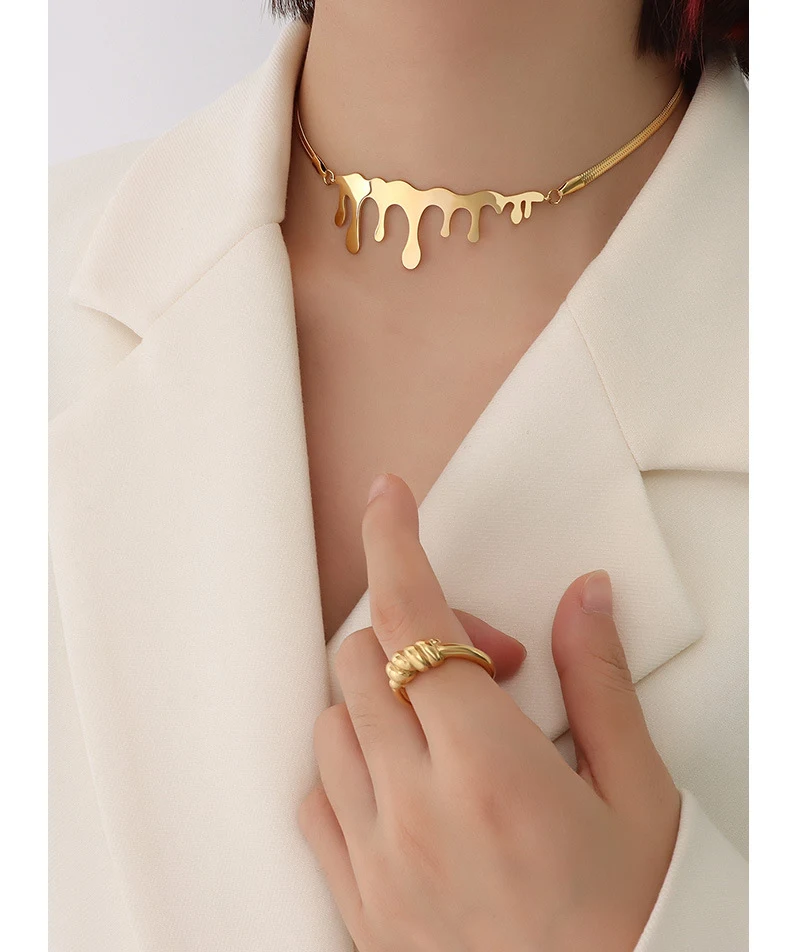 Colar de corrente clavicular com elemento de gota d'água de nicho, design elegante e delicado, realça seu estilo com charme. — foto 6