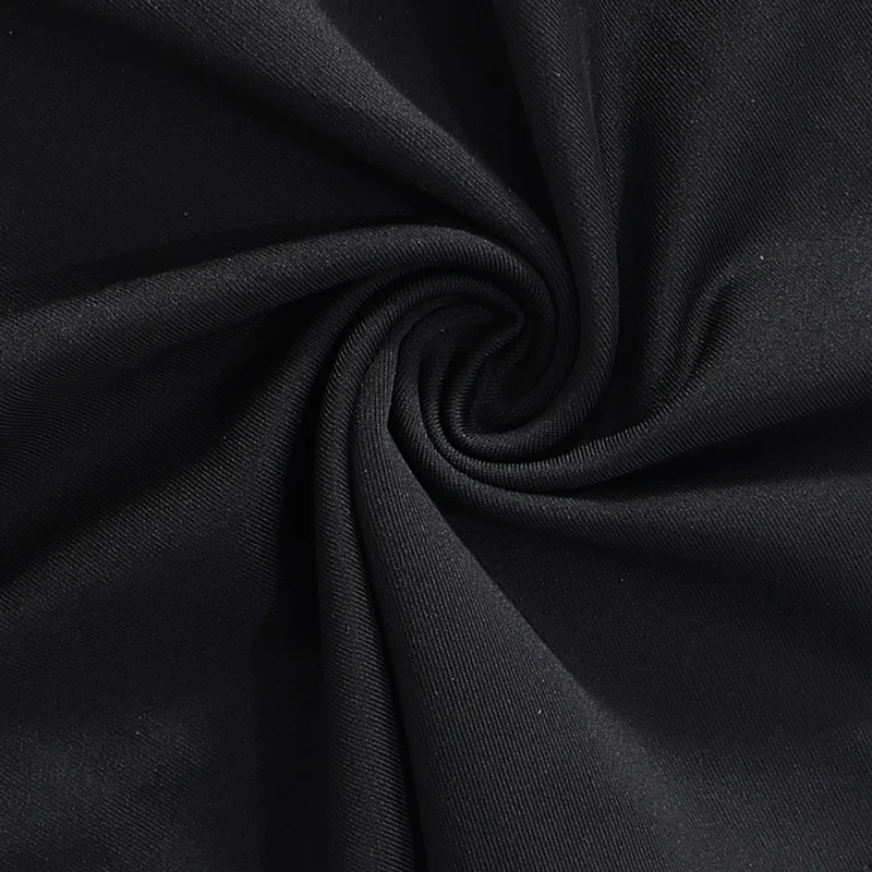Vestido feminino moderno com corte nos glúteos. Realce suas curvas, sinta-se confiante e arrase com este vestido elegante e sensual. — foto 11